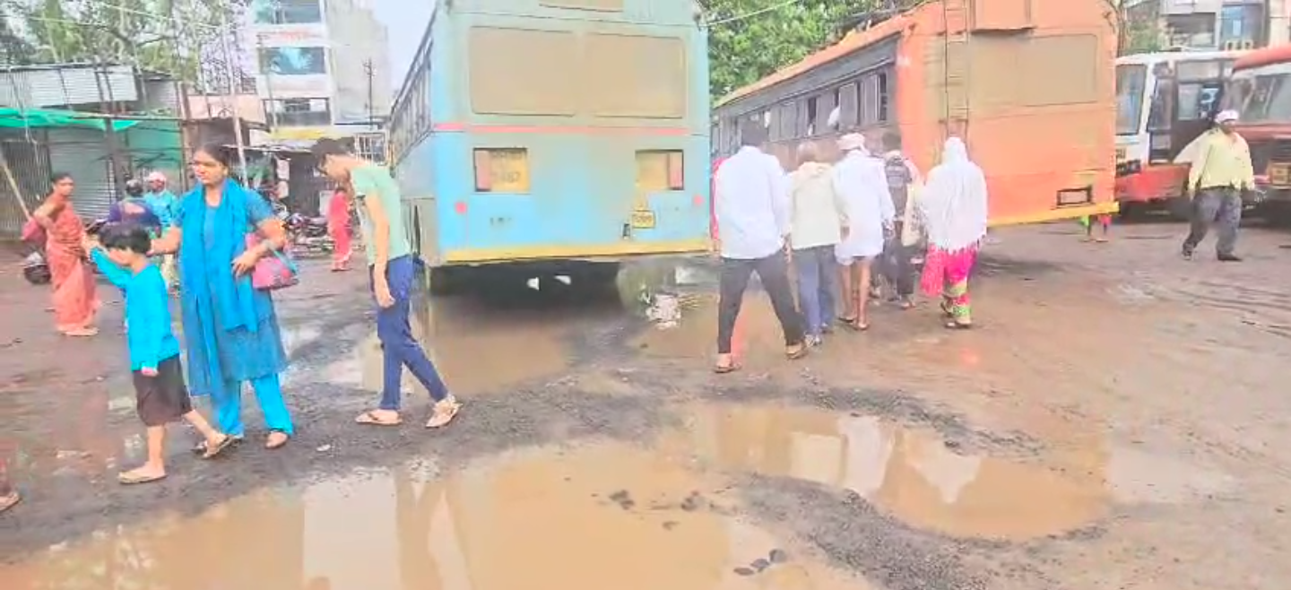 शहाद्याचे बसस्थानक नव्हे, हे तर समस्यांचे ‘आगार’